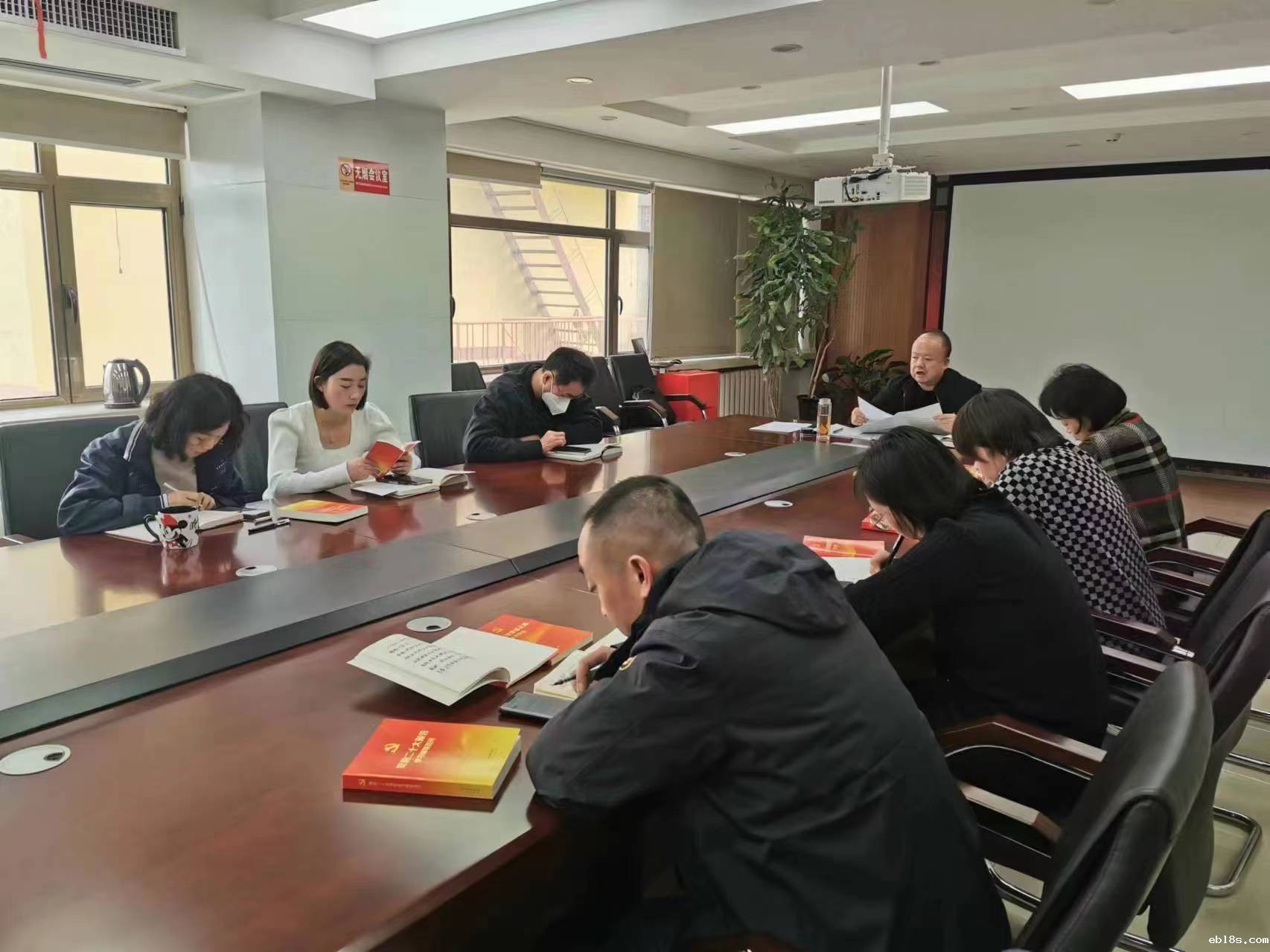 省残疾人福利基金会召开党员大会 传达学习2023年省残联工作会议暨党风廉政建设工作(视频)会议精神 省残疾人福利基金会召开党员大会 传达学习2023年省残联工作会议暨党风廉政建设工作(视频)会议精神